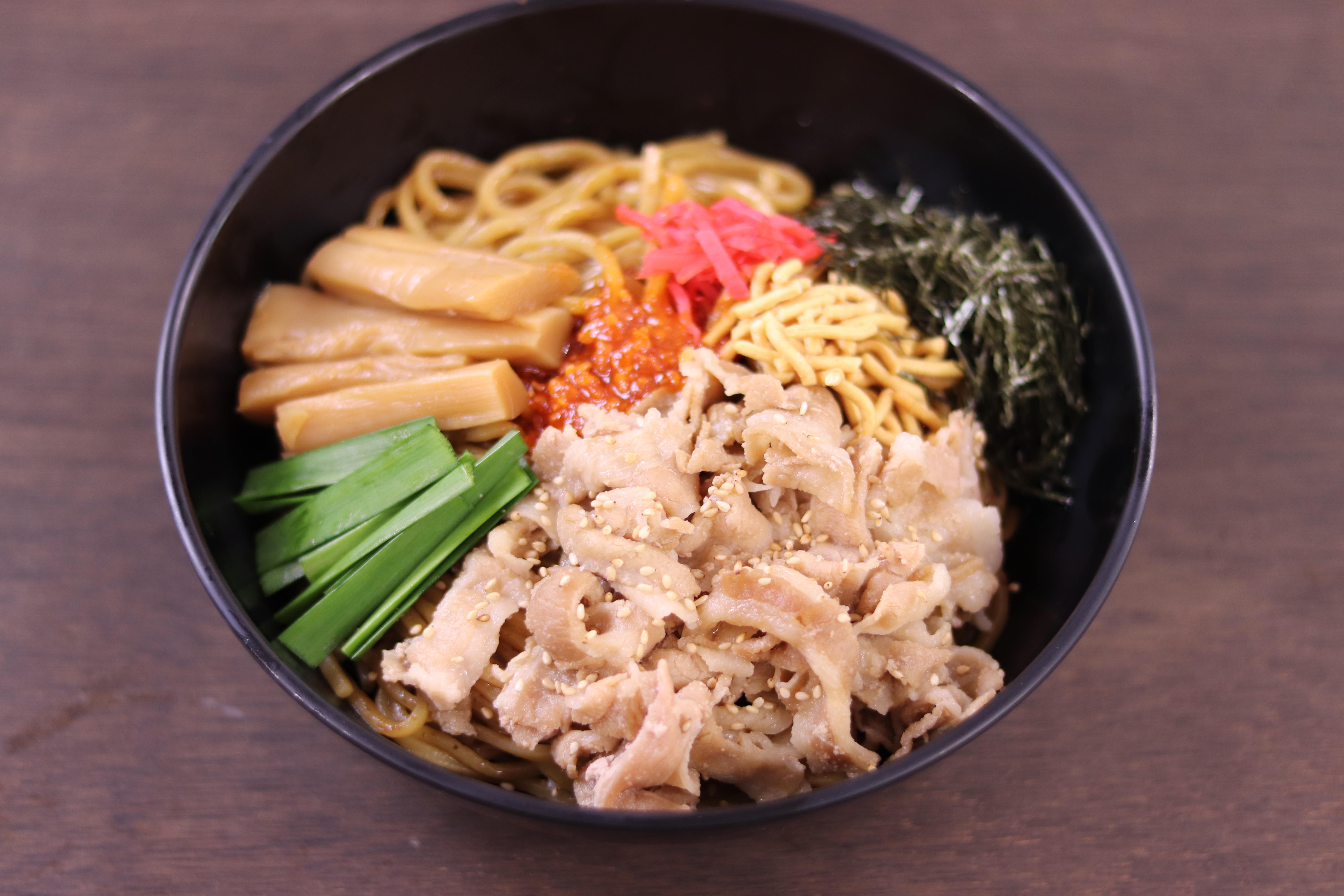 上板サービスエリア「背徳のまぜそばご飯」販売開始します | ニュース